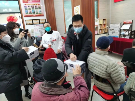 1.20履行社会责任 _ 十六载春风化雨润心田，金外滩集团开展新春慰问活动564.png